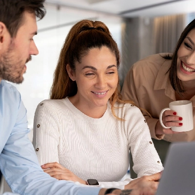 Background-customer-service-box-screen-1