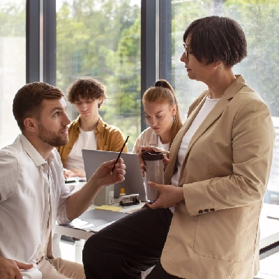 Background-messaging-system-box-screen-1